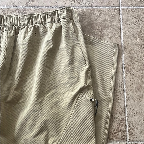 Men’s Lululemon Merino Wool Hiking Cargo Pant - Picture 4 of 6